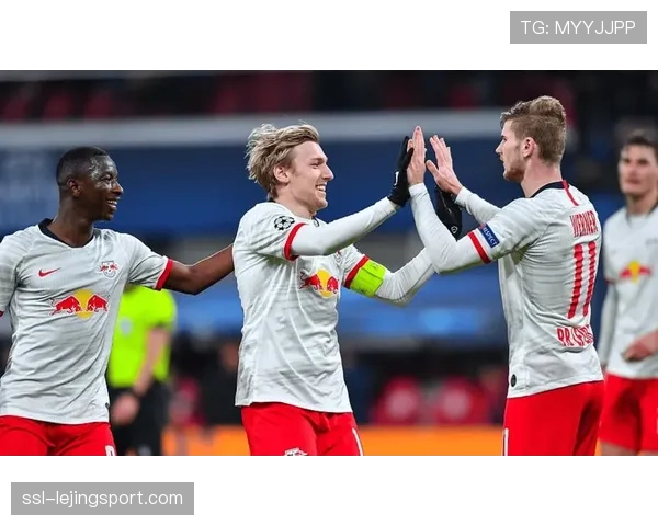 通讯：聚焦升班马圣保利，其坚持的高位防线在德甲屡次因对手反击而付出代价