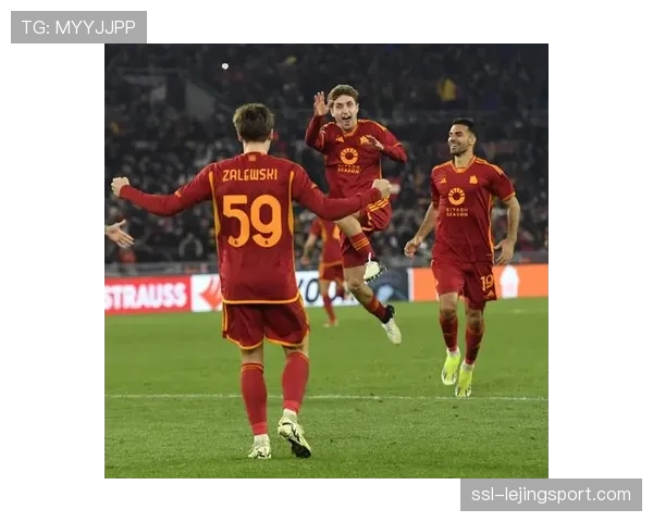 “全民任意球”挑战赛在都灵举行,吸引数千球迷参与 “全民任意球”挑战赛在都灵举行,吸引数千球迷参与